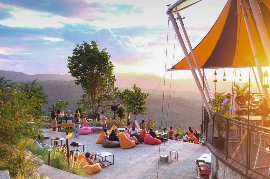 Obelix Hills, Sensasi Menikmati View Sunset Terbaik di Yogyakarta dari